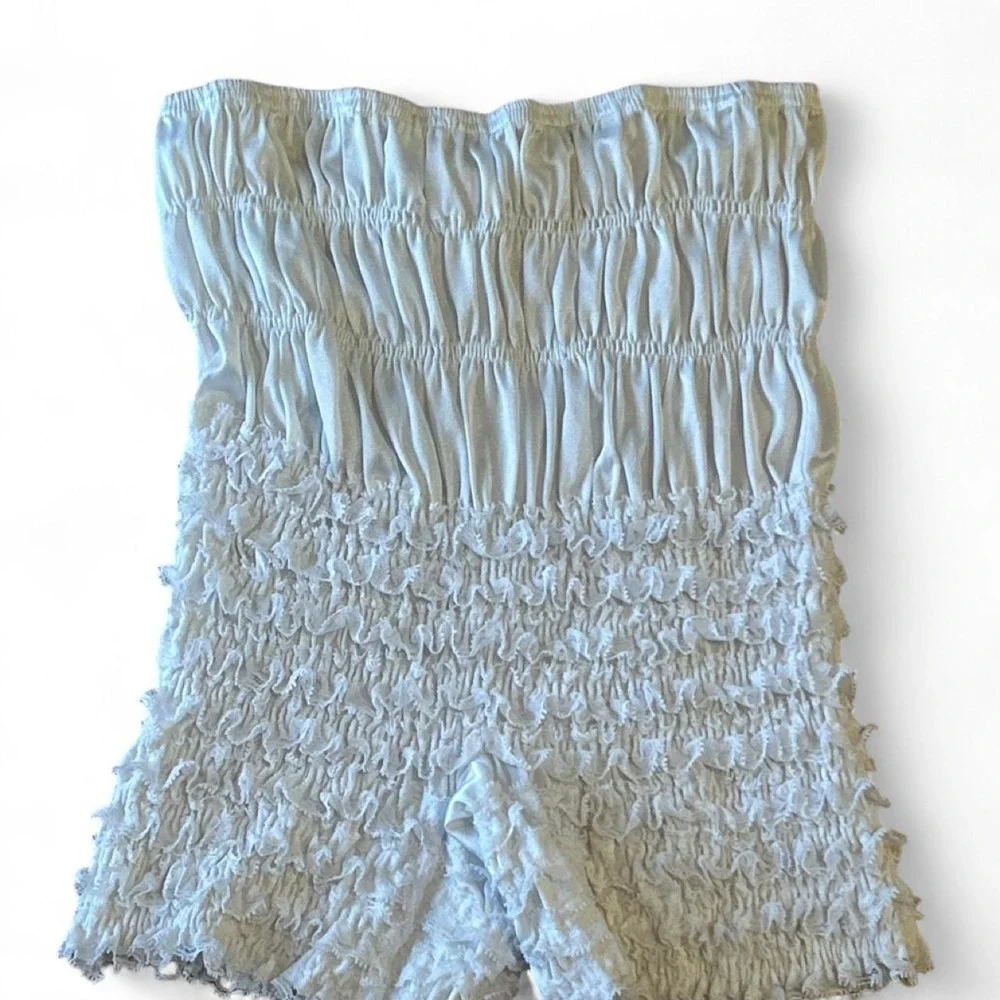 Malco Mode white ruffled bloomer shorts with elastic waistband size large (L5)